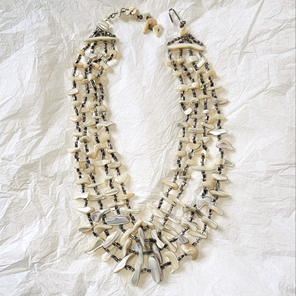 MOTHER OF PEARL FOUR-STRAND VINTAGE NECKLACE - HANDMADE IN JAPAN - Picture 2 of 6